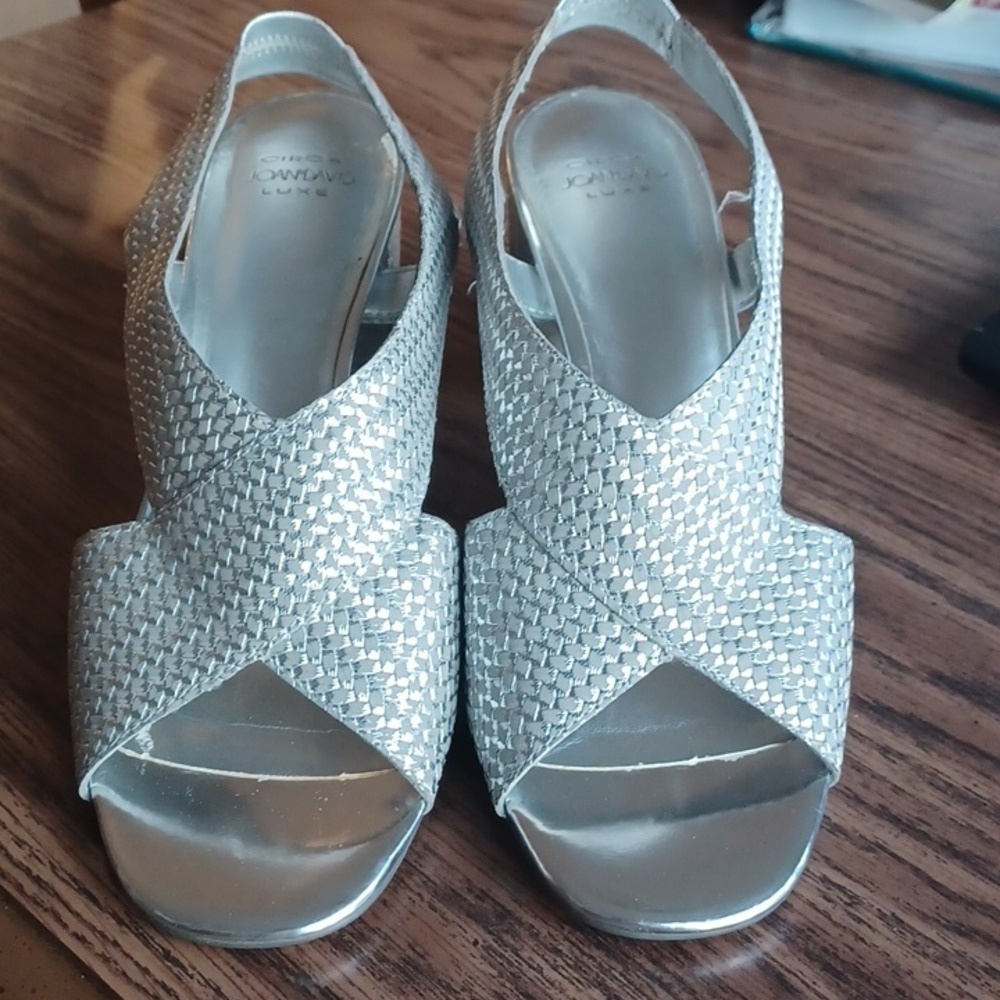 Circa Joan & David Luxe Silver sling back, EUC, sz 9M